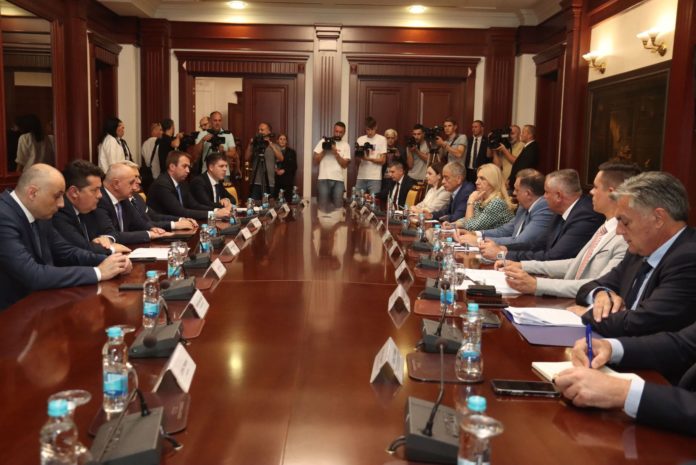 Dodik sa o odluci Ustavnog suda BiH 1