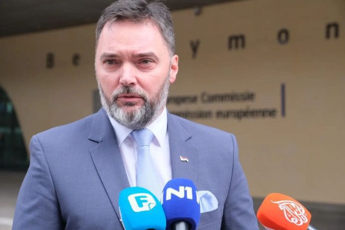 Kosarac Brisel EU