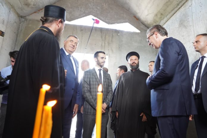 Dodik Vucic Petrovacka cesta Spomen-kapela