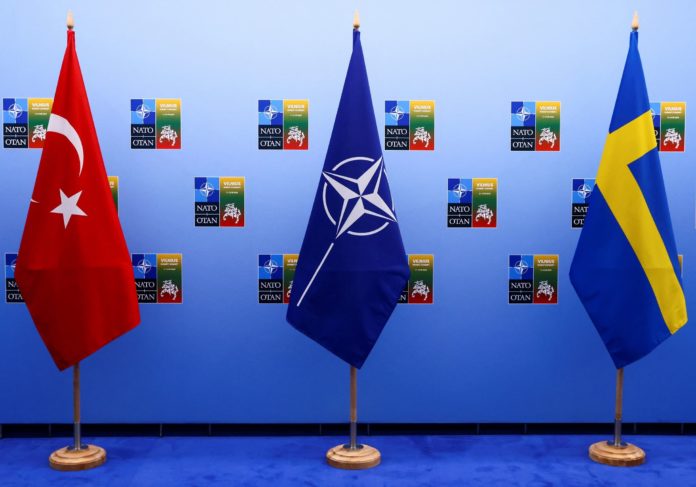 Turska Svedska NATO zastave