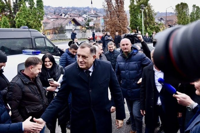 Dodik ispred suda 1
