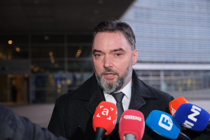 Kosarac Brisel EU