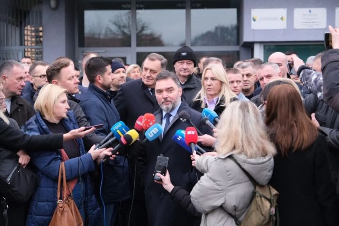 Kosarac ispred suda 1
