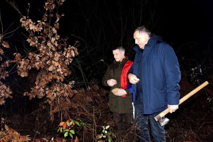 Dodik i unuk badnjak 1