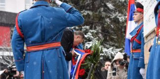 Položeni vijenci na Trgu palih boraca NOR-a