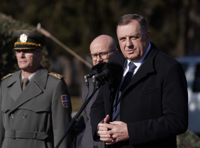 Staticki prikaz vojne opreme Dodik