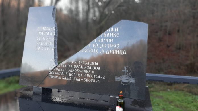 Treći put uništena spomen-ploča ubijenim Srbima na Crnom vrhu 1