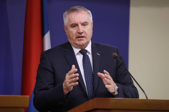 Radovan-Viskovic-pres-skupstina 4
