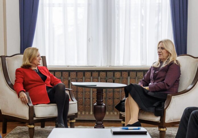 Zeljka Cvijanovic i Marija Klara Duklos Karizio 1