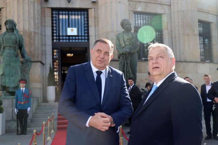 Dodik dočekao Orbana ispred Palate Republike 1