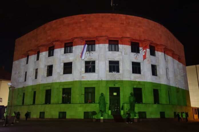 Palata Republike u bojama madjarske zastave 1