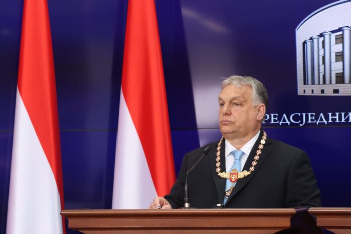 Dodik uručio Orbanu Orden 4