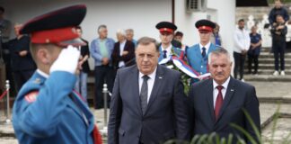 Zvaničnici Republike Srpske položili vijenac na Centralni spomen-krst na bratunačkom groblju