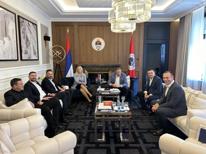 Dodik sa Cvijanovićevom, Šobotom i predstavnicima SNSD Banjaluka