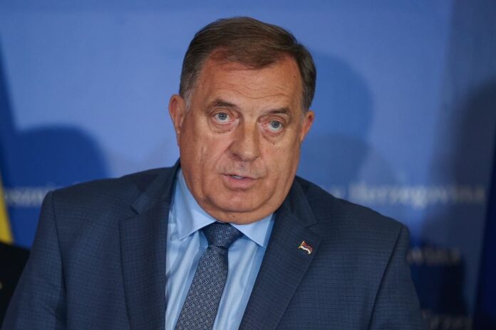 Obraćanje zvaničnika nakon sastanka Trojke, SNSD-a i HDZ-a Dodik