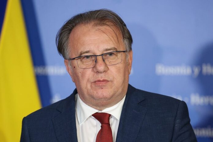 Obraćanje zvaničnika nakon sastanka Trojke, SNSD-a i HDZ-a Niksic 1