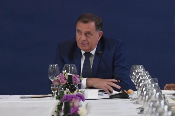 Vučić i Dodik na ručku sa patrijarhom i episkopima 7