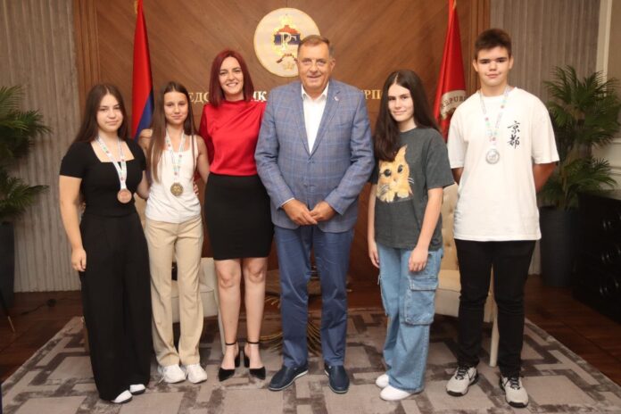 Dodik primio učenike OŠ Sveti Sava