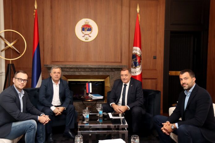 Dodik sa Lazićem i Savićem