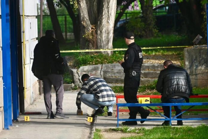 Ranjen učenik ispred Srednje metalske škole u Sarajevu