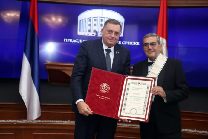 Dodik Ordenom Njegoša odlikovao profesora Srdju Trifkovića 1