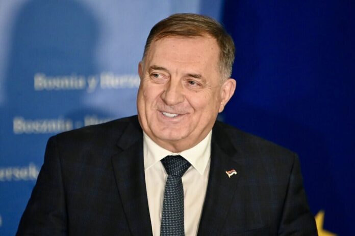 Dodik Milorad K1 nasmijan