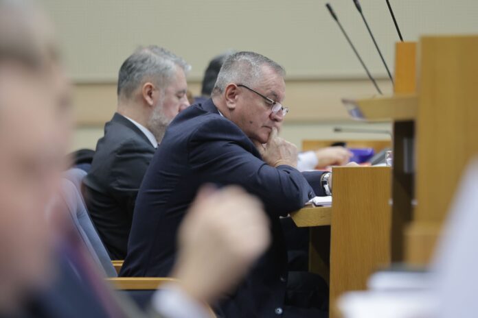 radovan-viskovic-na-skupstini-rs