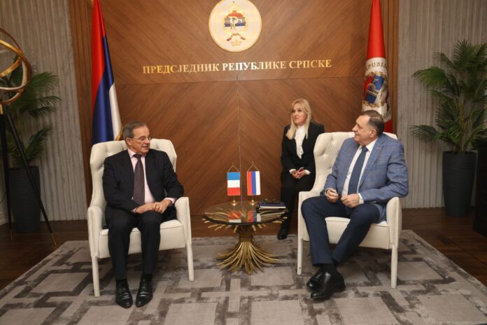 Dodik sa evropskim parlamentarcima Paskalom Pijera i Tijerijem Marijanijem 3