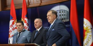 Višković: Ostajem na čelu Vlade, sve što se dešava djelo je podlaca i prevaranta Šmita