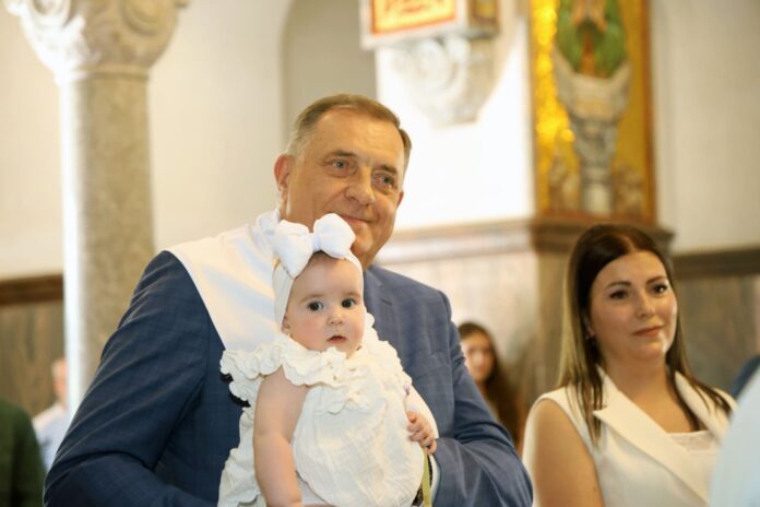 Dodik kum na krštenju Bogdane Sredić 1