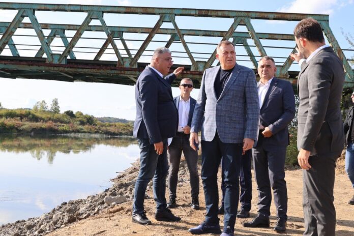 Dodik i Minić kod željezničkog mosta u Brezičanima kod Prijedora 1