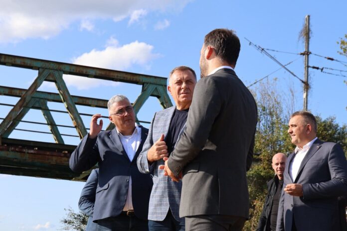 Dodik i Minić kod željezničkog mosta u Brezičanima kod Prijedora 2