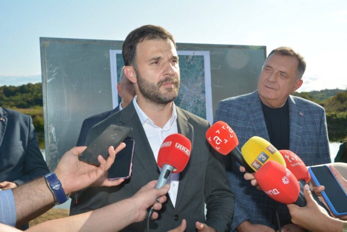 Dodik i Minić kod željezničkog mosta u Brezičanima kod Prijedora Javor