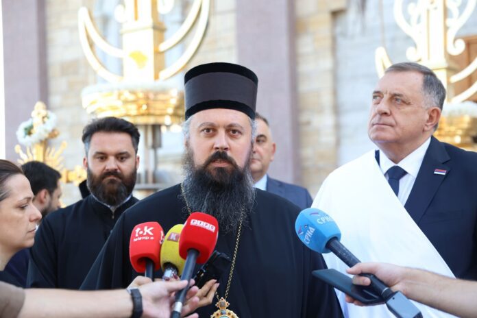 Osvestana zvona Srpsko-ruskog hrama episkop Sava