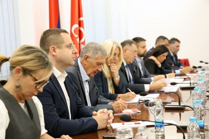 Sastanak delegacija SNSD-a i HDZ-a u Banjaluci 3