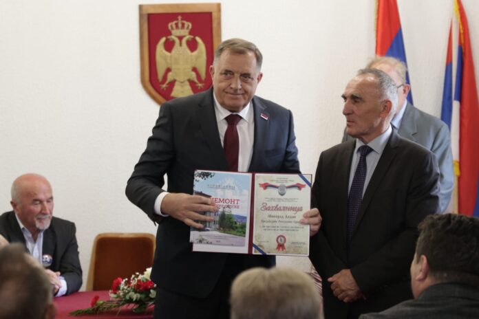 Spomenik Pale zahvalnice Dodik