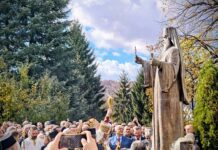 Osveštan spomenik blaženopočivšem mitropolitu Amfilohiju u Kolašinu