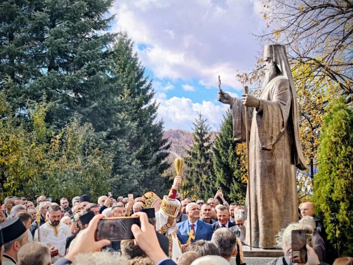 Spomenik mitropolitu Amfilohiju 4