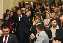 Dodik u Kozarskoj Dubici: Opozicija u Srpskoj na strani Šmita i nastavka njegove torture – pobjeda Karana jedina ispravna stvar