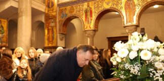 Dodik čestitao Badnje veče i poželio sreću, mir i razumijevanje