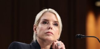 Glavni američki tužilac: Objavljeni svi Epstinovi dosijei, sadrže više od 300 poznatih imena