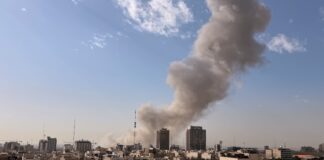 Izrael i SAD pokrenuli napad na Iran – Teheran uzvratio, zatvoren Ormuski moreuz