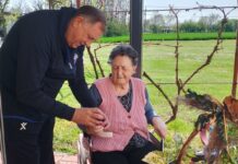 Dodik na Vaskrs sa majkom: Ona mi se cijeli život najviše radovala