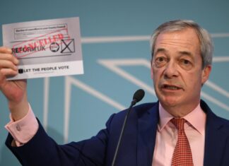 Faraž: Potpuno zabraniti pokrivanje lica u javnosti
