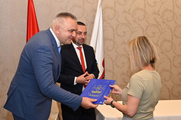 Jerincic Minic potpisivanje ugovora o zapošljavanju