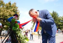 Minić u Prijedoru odao počast poginulim srpskim borcima: Ogromna žrtva data za slobodu Republike Srpske