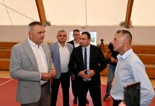 Minić u Berkovićima: Za rekonstrukciju fiskulturne sale 800.000 KM, za nadoknadu štete poljoprivrednicima 150.000 KM