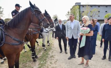 Cvijanovićeva i Minić posjetili ergelu „Vučijak“