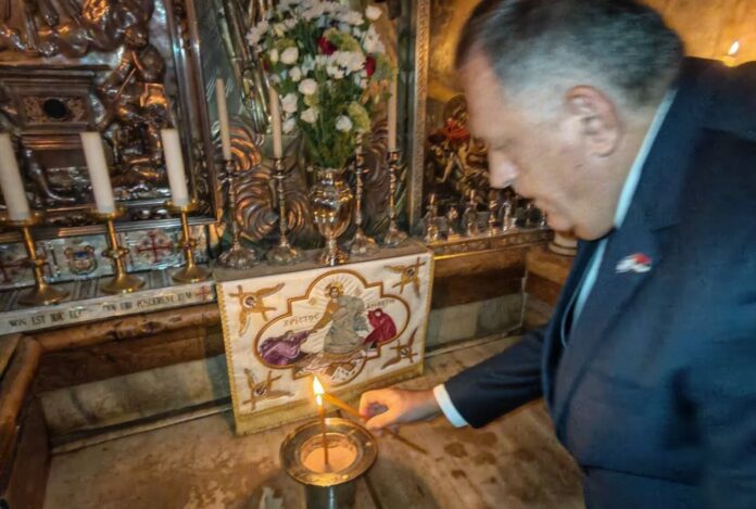 Dodik Crkva Hristovog Groba svijeca