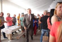 Minić u Donjem Žabaru: Odgovorna diplomatija donosi nam podršku tri velike svjetske sile
